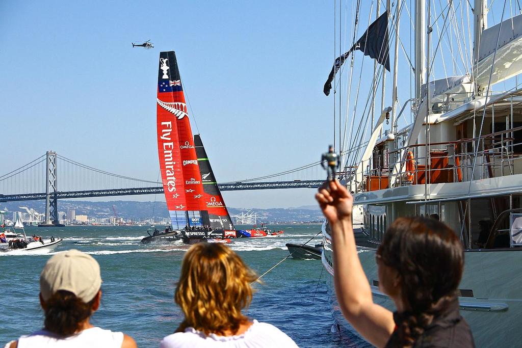 . America’s Cup Day 4, San Francisco. Emirates Team NZ heads for her base after race 7 © Richard Gladwell www.photosport.co.nz